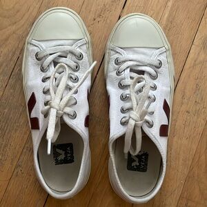 Veja Wata Sneakers Women’s Size 6